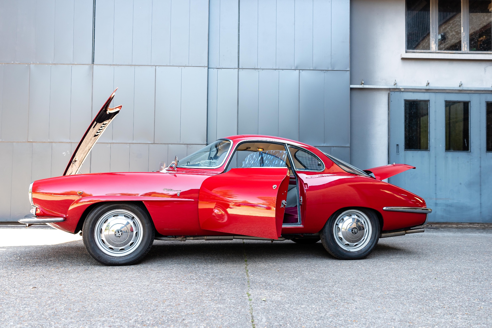 Alfa Romeo Giulietta Sprint Speciale, capot, portière et coffre ouverts