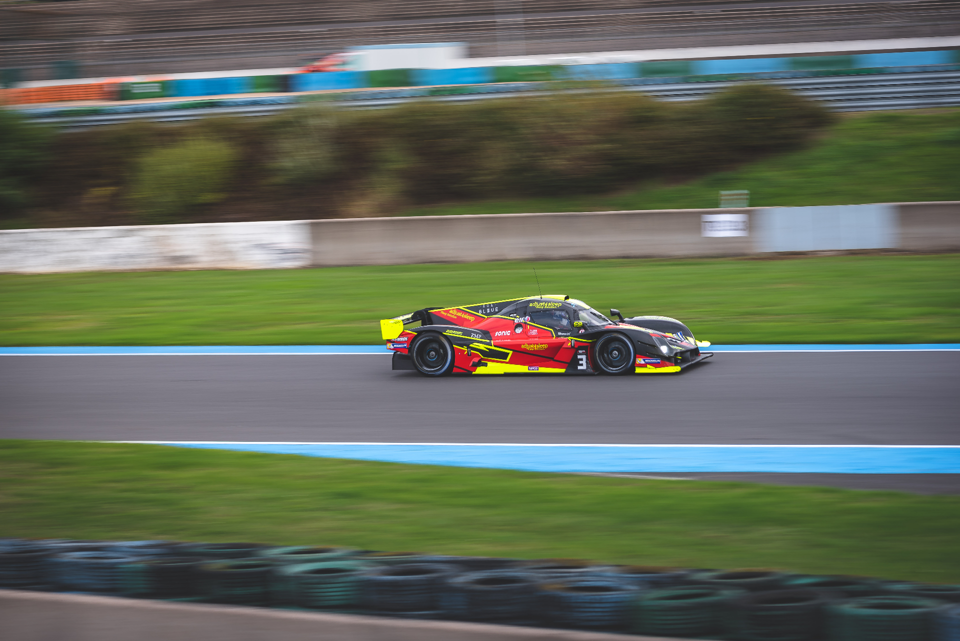 Prototype de Yann Zimmer en filé sur la piste de Magny-Cours