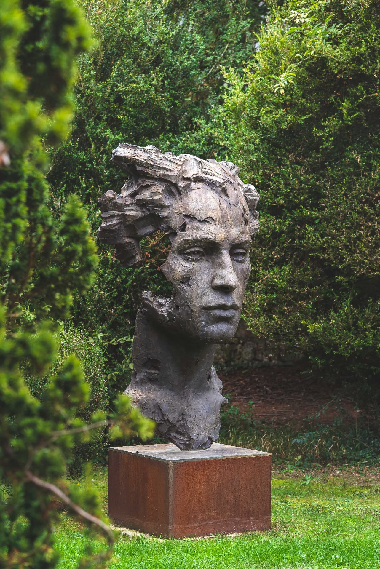 Sculpture d'Orphée Monumental dans les jardins du château