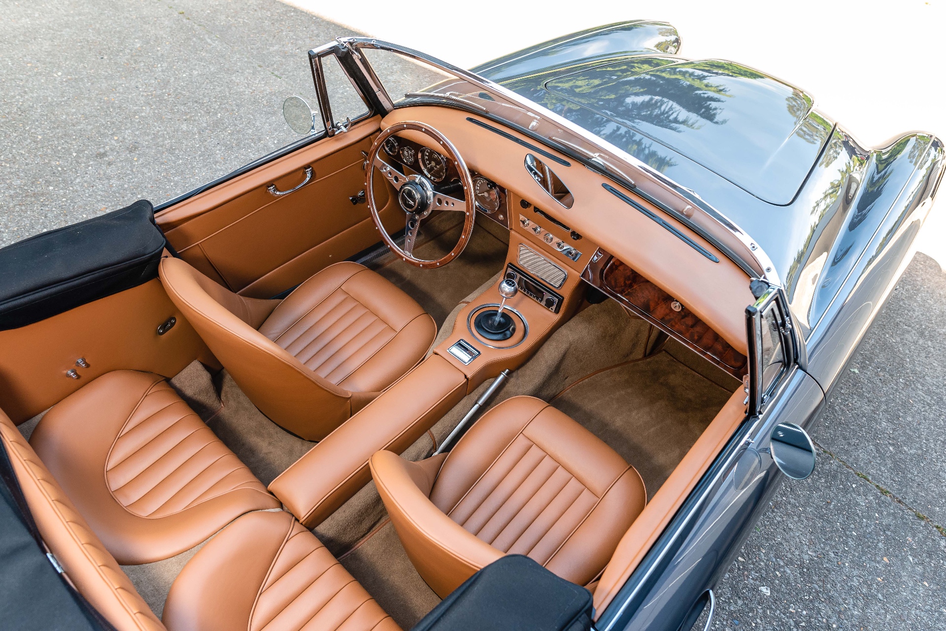 Cockpit Austin-Healey 3000, cuir cognac et bois