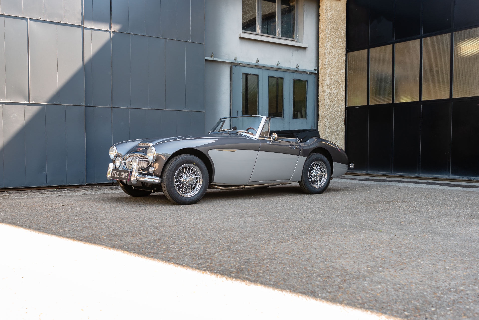 Austin-Healey 3000 devant atelier