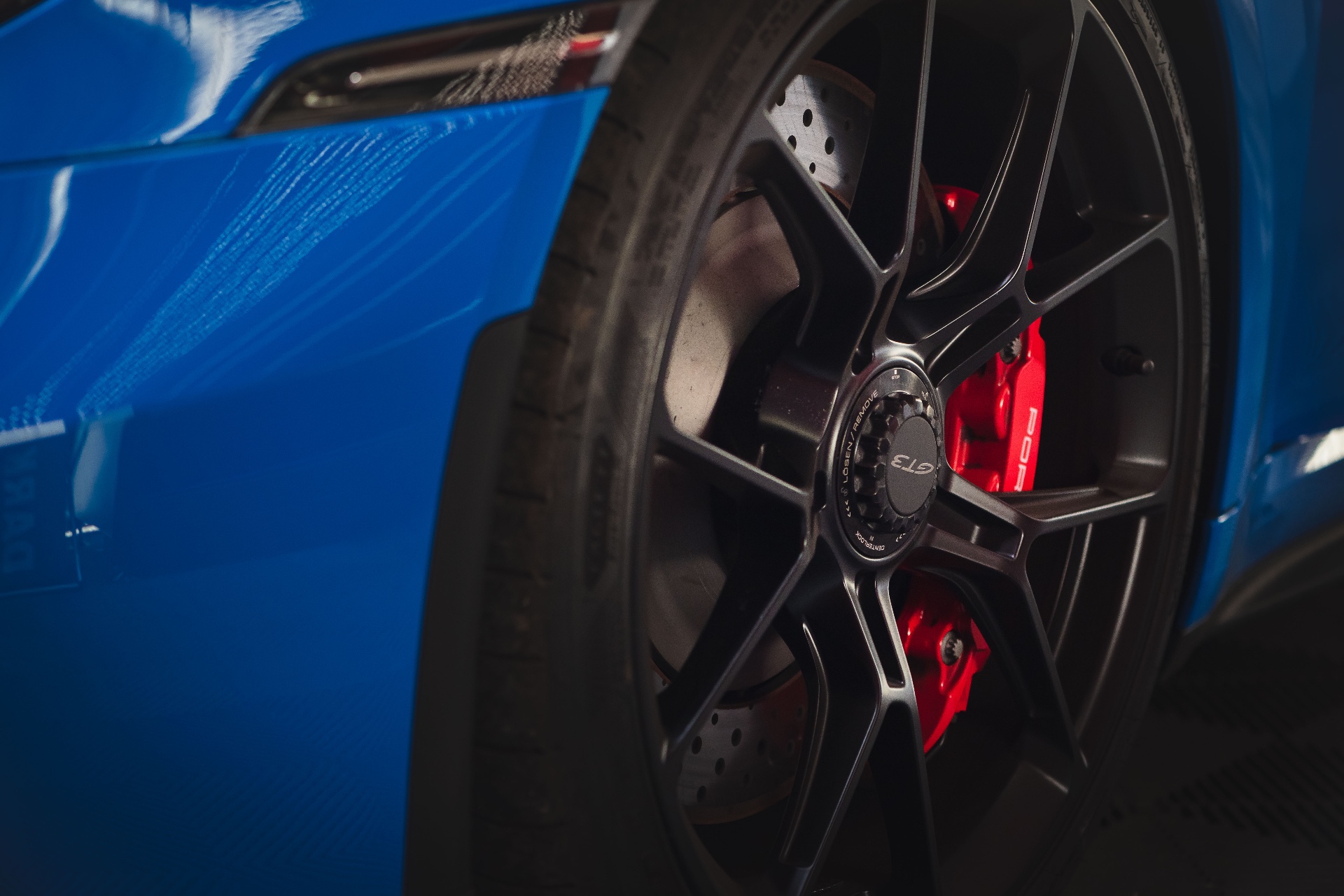 Roue centerlock GT3 et étrier rouge
