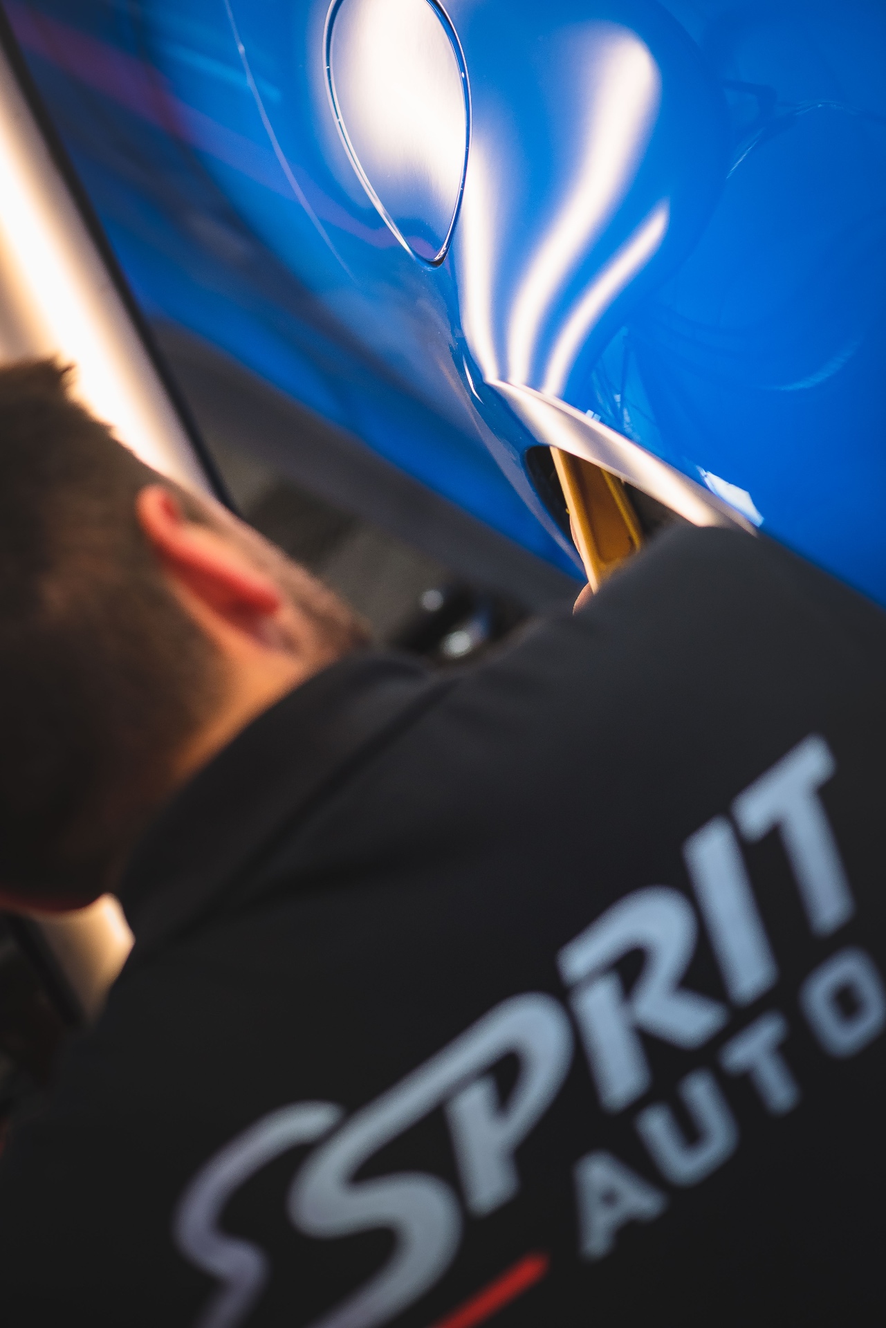 Technicien Esprit Auto, lame fine sur la carrosserie